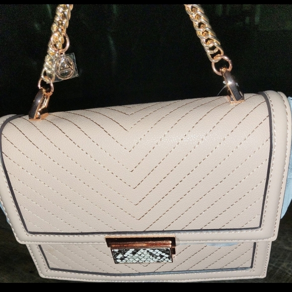 Rose chain Purse w/ shoulder leather strap and chain hand strap 6x8x2 1/4 - Picture 4 of 4